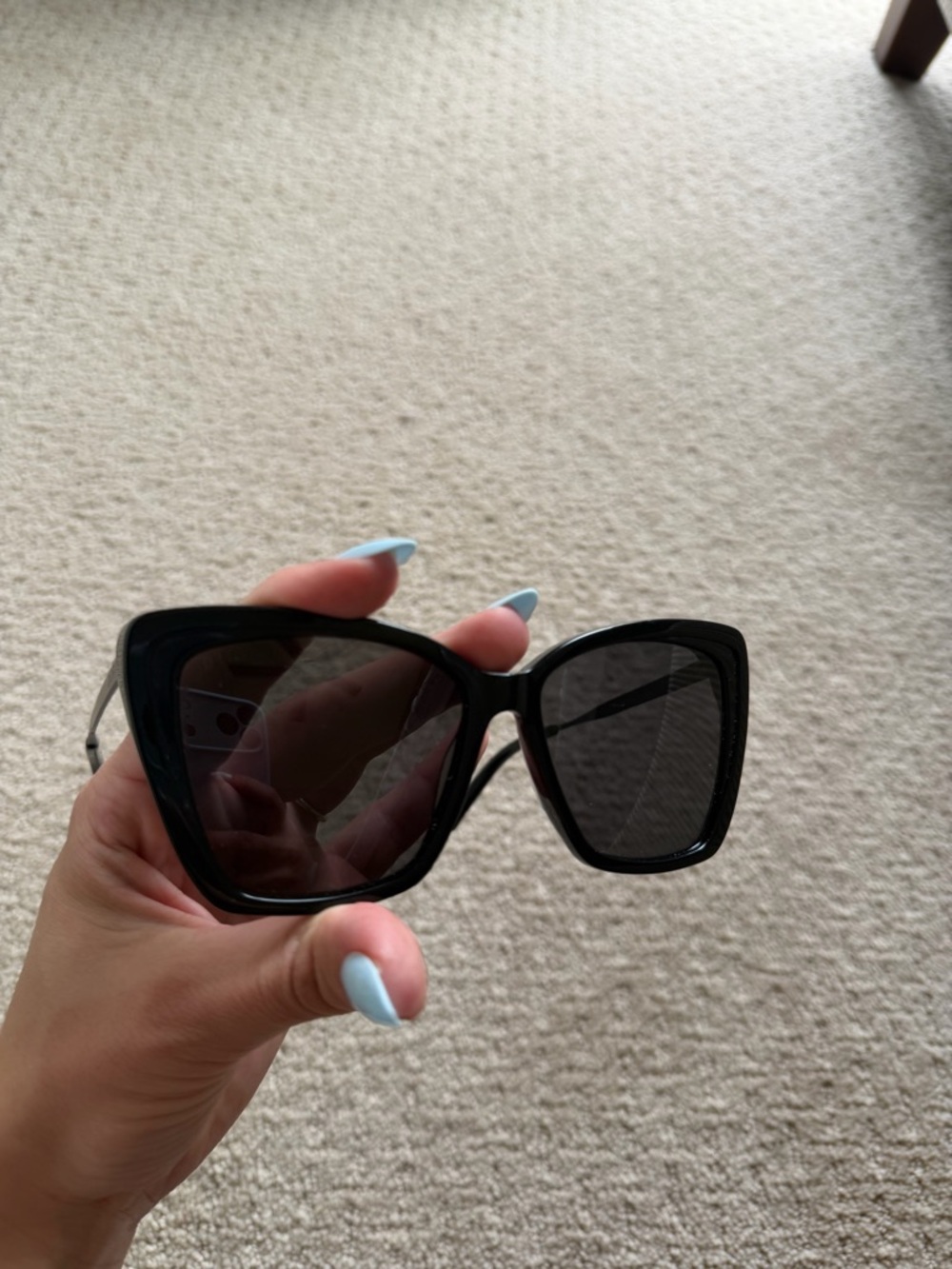 Black Oversized Cat-Eye Women's Sunglasses - no damage